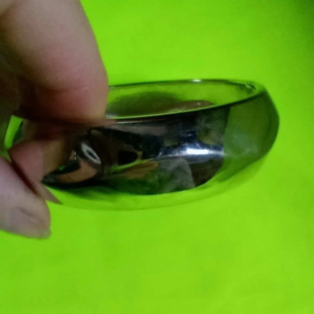 Silvertone smooth wavy hinged bracelet 2 x 2.5 i.d.